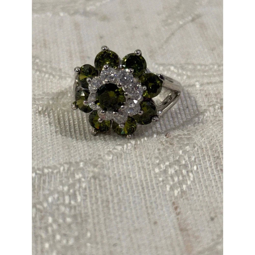 Vintage White Gold Tone Tiered Green Clear Flower Cluster Ring Size 8 SEE NOTE